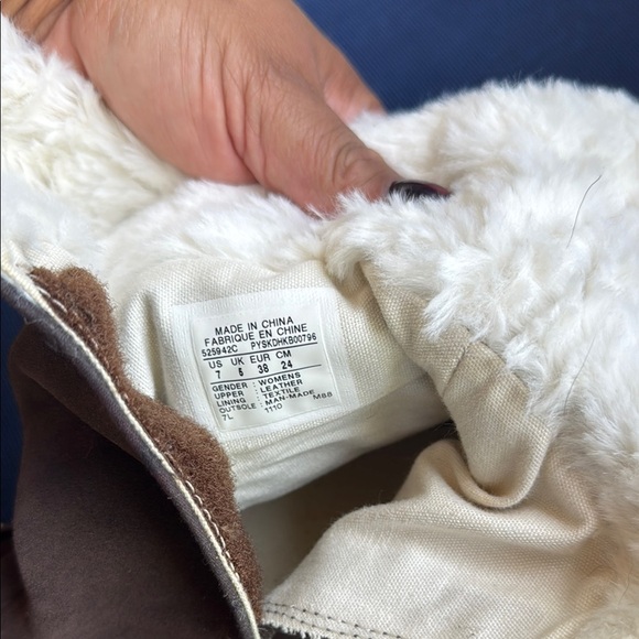 Converse Brown Ankle Boots with White Fur Trim - Picture 2 of 6